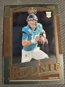 2021 Panini Chronicles - Aggiornamento Legacy Rookies Trevor Lawrence #215 (RC) - Foto 1 di 5