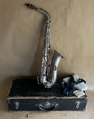 Instrumento saxofón Buescher con estuche 1927 plata tenor paso bajo SN 209393 Foto 1 de 4