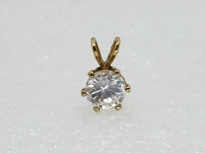 Vintage 14k Yellow Gold Solitaire Round Cubic Zirconia Pendant - Image 1 of 4