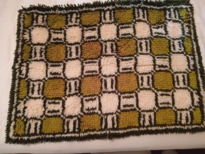 VTG 1970s hooked rug chartruese green ivory squares wall hanging mat 19x26 READ - Picture 1 of 3