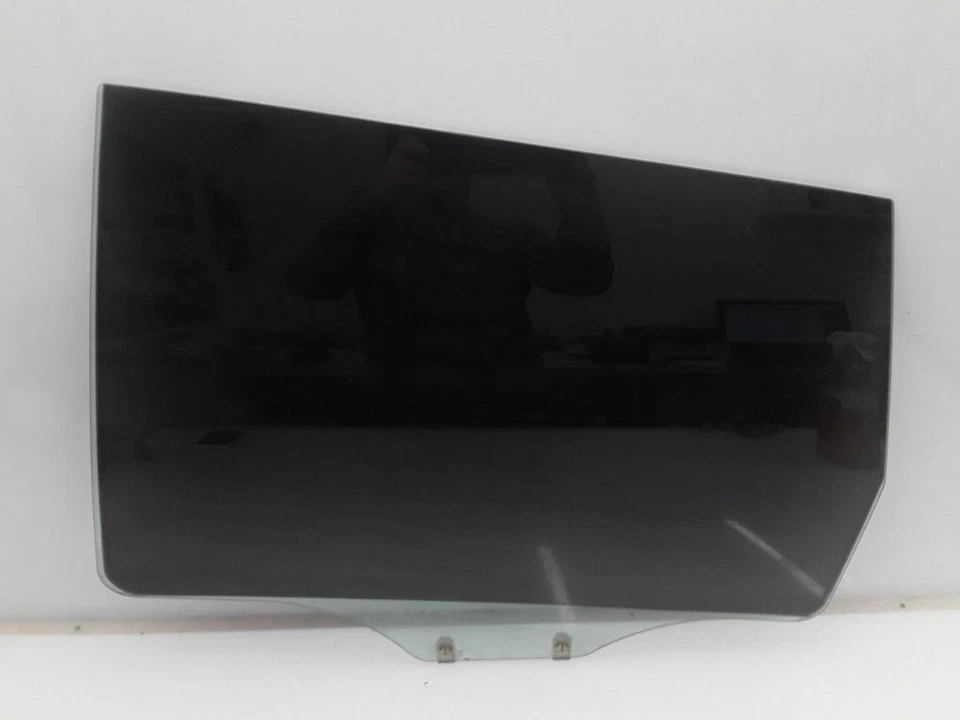 Mitsubishi Space Star 1.8GDI 90kw 2000 Rear Left Door Window Glass 43R00049 - Image 1 of 4