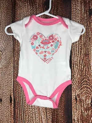 Body de una pieza Lucky Brand Live In Love bebé niña bebé 0-3 meses Foto 1 de 3