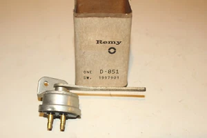 Interruptor de luz de freno Delco Remy 1997901 / D851 - 1946+ Cadillac, Chevrolet, Olds... - Imagen 1 de 4