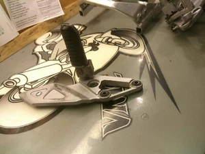 93-98 suzuki gsxr1100w LEFT REARSET REAR SET DRIVER FOOT PEG REST STOP - Picture 1 of 3