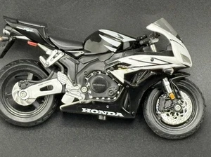 HONDA CBR 1000 RR SPORT BIKE 1:18 REPLICA MAISTO MOTORCYCLE MODEL Excellent 🔥🔥 - Picture 1 of 17