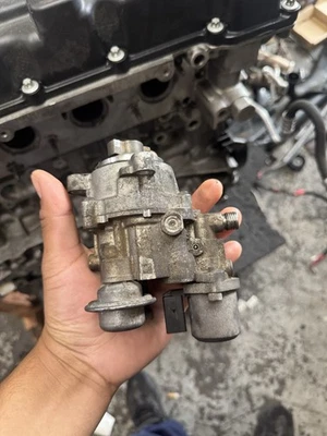 Bomba de combustible de alta presión BMW 135i 335i 535i 535i para motores de las series N54 y N55 Foto 1 de 2