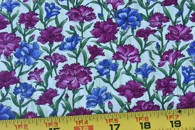 Por 1/2 yarda, ciruela y azul floral sobre algodón blanco, Hoffman International, B1469 Foto 1 de 4