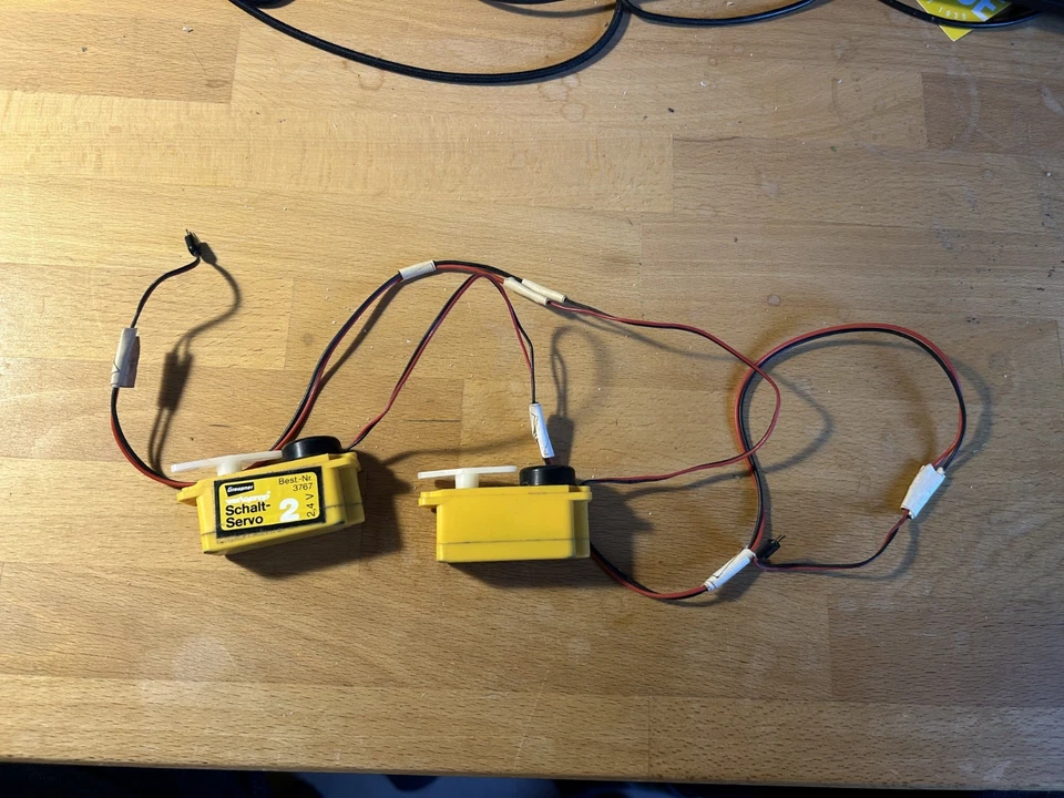 2x sehr alte Graupner Varioprop Schaltservos - Bild 1 von 4