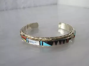 PULSERA CON INCRUSTACIONES DE VARIAS PIEDRAS ESTERLINA ZUNI N.M. FIRMADA POR EARLENE BOWANNIE DE COLECCIÓN - Imagen 1 de 20
