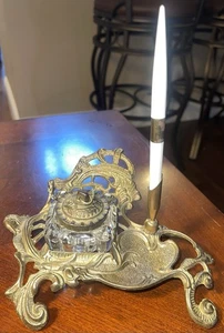 Soporte de escritorio decorativo vintage con patas de metal fundido con pozo de tinta y bolígrafo, Teleflora - Imagen 1 de 5