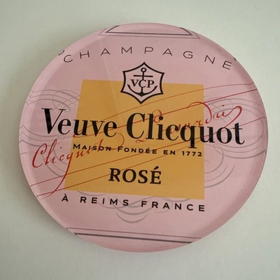 Montaña rusa Veuve Cliquot Lucite rosa Foto 1 de 3