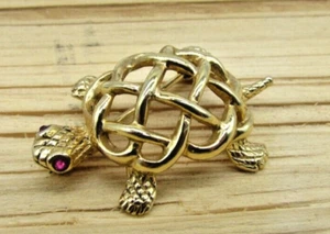 Vintage NAPIER Signed Gold Tone Turtle Tortoise with Rhinestone Eyes Brooch Pin - Picture 1 of 8