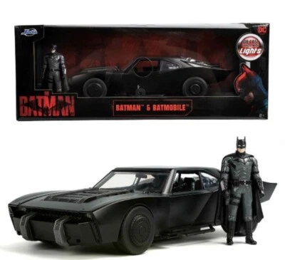 JADA TOYS - Batmobile con Batman 2022 con luci - 1/18 - JAD32504 - Immagine 1 di 4