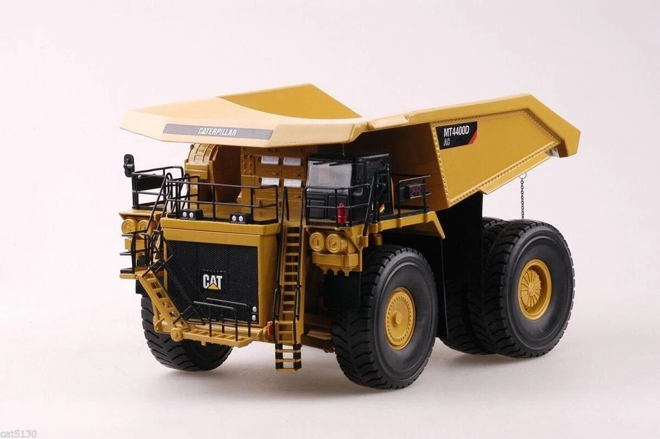 Camión de volteo Tonkin TR30001 1:50 fundido a presión Caterpillar MT4400D CA Foto 1 de 1