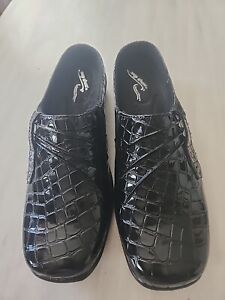 Easy Street Holly Comfort Mule Clogs Women 9.5M Black Faux Patent Croc Shoes