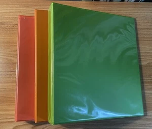 SCHOOL BINDERS PRE-OWNED 3 THE COLORS ARE 1 GREEN AND 2 ORANGE - Picture 1 of 10