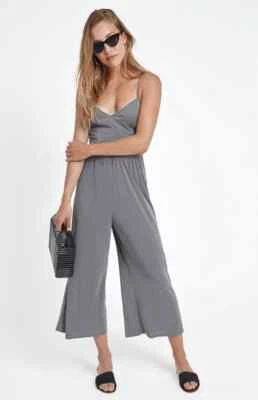 NUEVO CON ETIQUETAS: Mono recortado de pierna ancha Kendall + Kylie (Pacsun) Cupro en gris talla: S Foto 1 de 4