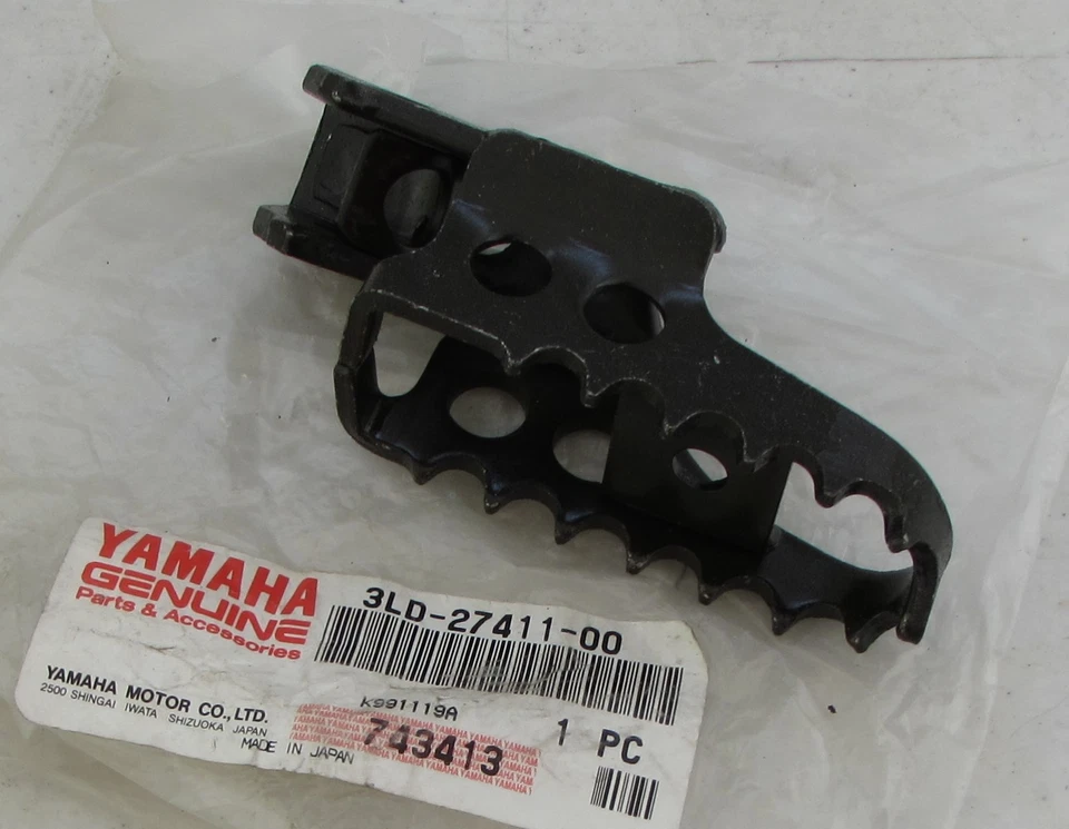 3LD-27411-00 Yamaha LH Front Footrest for YZ80 TTR90 XT250 1996-2018 - Image 1 of 1