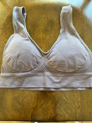 Sujetador deportivo para mujer de malla ligero transpirable cómodo acolchado. Ver tabla de tallas Foto 1 de 4