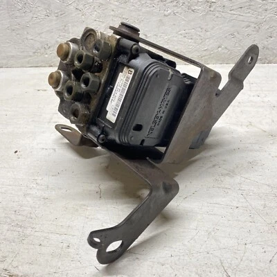 Conjunto de bomba de freno antibloqueo ABS de 4 ruedas Ford F-350 Super Duty 2002-2004 DRW Foto 1 de 4