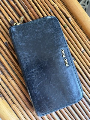 Carteira feminina de couro preta Miu Miu - Imagem 1 de 4