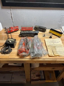Juego de tren eléctrico vintage Mar - vías - locomotora - caboose - otros vagones - Imagen 1 de 13