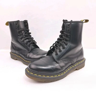 Botas de combate Dr. Martens 1460 de cuero negro 8 ojos para mujer AirWair puntada amarilla Foto 1 de 4