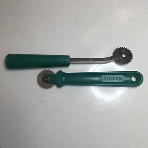Two Vintage Singer Metal Serrated Tracing Wheel plus 2” Clotilde Sewing Gauge ✂️ - Picture 1 of 10