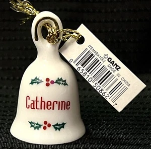Campana de porcelana blanca personalizada CATHERINE Holly Berries 1,75”x1” TOTALMENTE NUEVA CON ETIQUETAS - Imagen 1 de 3