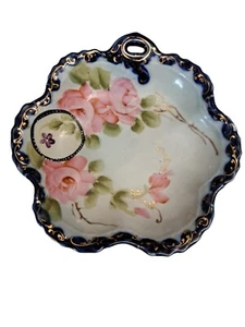 Plato de caramelo Bon Bon Pre-Nippon Japón pintado a mano rosas azul cobalto acento dorado - Imagen 1 de 4
