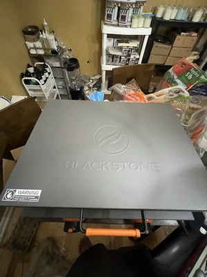 Пропановая сковорода Blackstone Adventure Ready на 2 горелки 22 с жесткой обложкой черная - Изображение 1 из 4