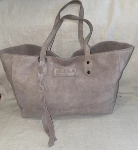 M.I.L.A Luxus Wildleder Tasche in Taupe Farbe. Made in USA. TOP - Bild 1 von 7