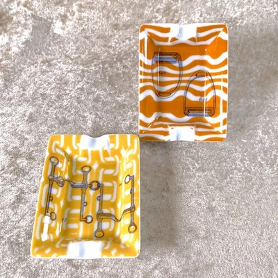 Juego de 2 mini cenicero de porcelana Hermes Paris bandeja de cambio arnés motivo caballo Foto 1 de 4