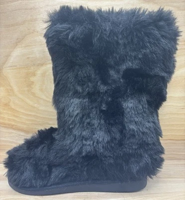Winter Women’s 8 Black Faux Fur Boots Fuzzy Fluffy Furry Round Toe Snow Boots - Image 1 of 4