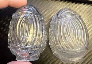 2 Vintage Antik 20er Klarglas Vogelkäfig Samen Wasser Tassen Flamme Blatt Feder - Bild 1 von 5