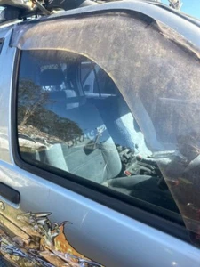 2000 Nissan Pathfinder Right Front Window Glass 95-04 Terrano #B264 - Picture 1 of 8