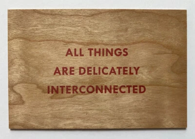 Postal de madera serigrafiada rara de JENNY HOLZER (2018) 3ª edición materia impresa - b Foto 1 de 2