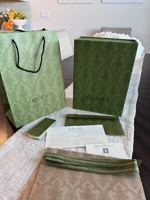 Juego completo de caja vacía Gucci, bolsa de regalo, tarjetas, papel de envolver y cinta Foto 1 de 4