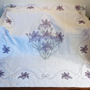 Hand Quilted Embroidered Purple Iris 90x94 Cotton Lightweight Quilt Grannycore - Picture 1 of 9