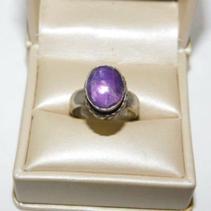 Anello Argento Sterling Con Violetto Viola Ovale Ametista Cabochon Sz 7.7 1d 23 - Foto 1 di 4