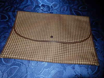 PORTE DOCUMENT VINTAGE 1970 TOILE MARRON PIED POULE POCHETTE SERVIETTE CARLO ERB - Photo 1/4