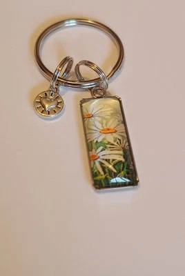 Stunning Pretty little Flowers Keyring Bagcharm dainty, useful Daisies gift  - Image 1 of 4