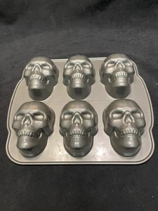 Nordic Ware Skull Cakelet Pan Cupcake Halloween Scary Haunted Bakeware Nonstick - Picture 1 of 4