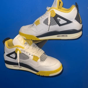 Nike Air Jordan 4 Vivid Sulfur Men’s Size 9 / Women's 10.5 / AQ9129-101 Yellow v - Picture 1 of 13