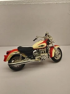 Maitso Road &Track 1/18 Scale Motorcycle Die Cast Replica Honda F6 Valkyrie - Picture 1 of 13