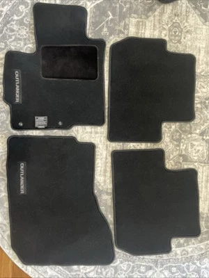 Nuevo juego de alfombrillas Mitsubishi Outlander 2016 Foto 1 de 4