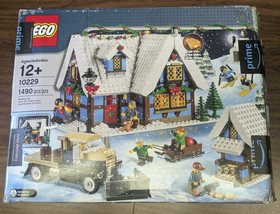 LEGO Creator Expert: Winter Village Cottage (10229) - IN BOX - HAS MINIFIGURES