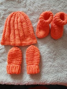 Hand Knitted Baby Hat Mittens And Booties Set Size 0-3 Months - orange marble - Picture 1 of 1