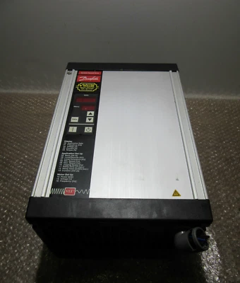 Danfoss VLT 3004 175H1002 4.0 KVA - Photo 1/3