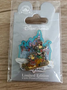 Disney Pin HKDL Hong Kong 2015 Christmas Sleigh Chip And Dale LE 500 - Picture 1 of 2